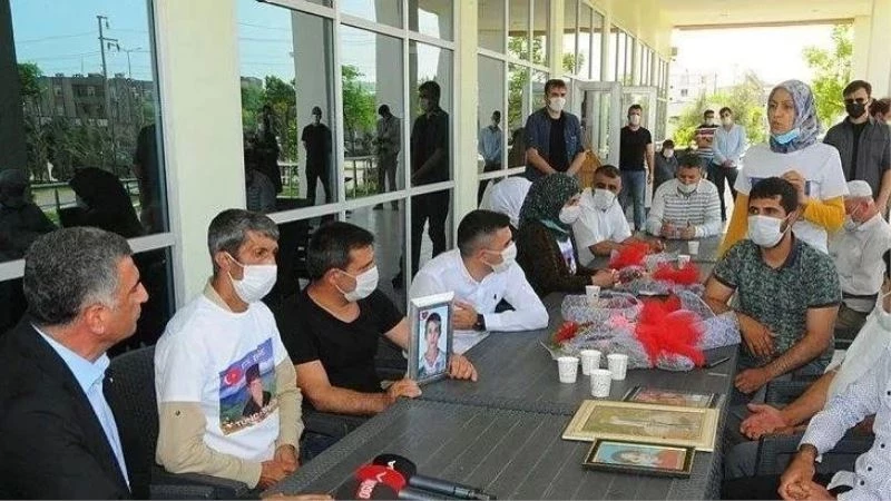 CHP Elazığ Milletvekili Erol, evladına kavuşan anneyi telefonla arayarak mutluluklarına ortak oldu
