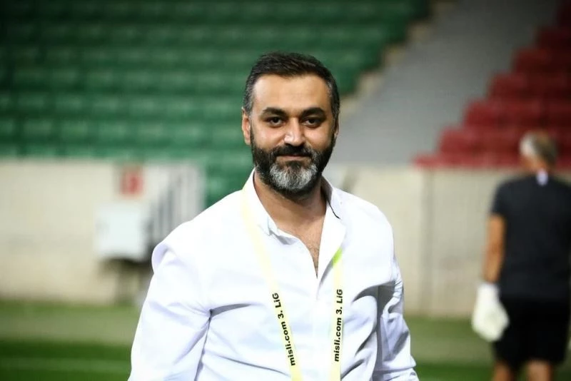 “Tribünlerde omuz omuza vermek için aşı olalım”
