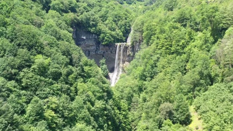Bu şelale hem göze hem kalbe hitap ediyor
