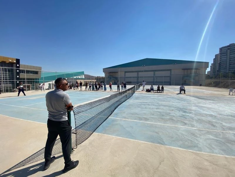 Tenis hakemlerine eğitimleri Elazığ’da veriliyor
