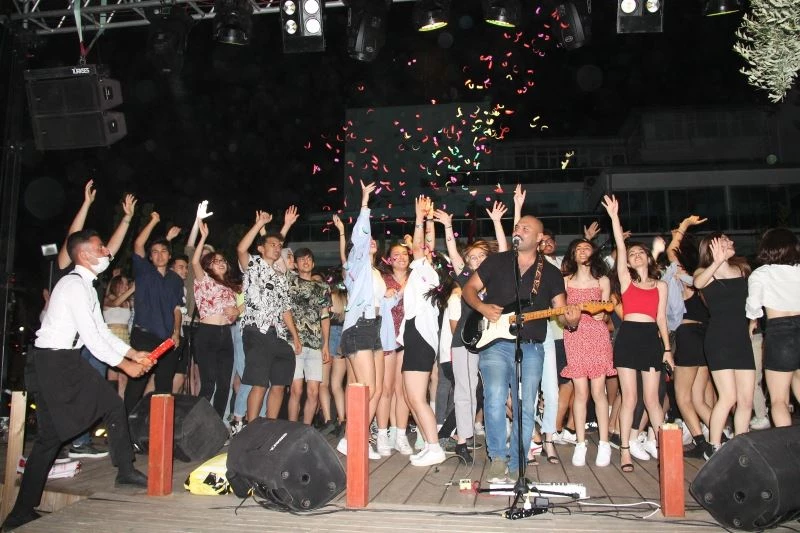 Radikal Eğitim Kurumlarından “Uzaktan Bi Ses Ver” şarkı yarışması
