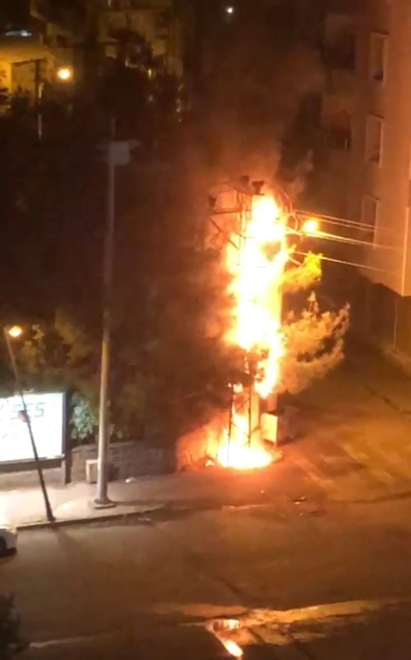Siverek’te elektrik trafosu bomba gibi patladı
