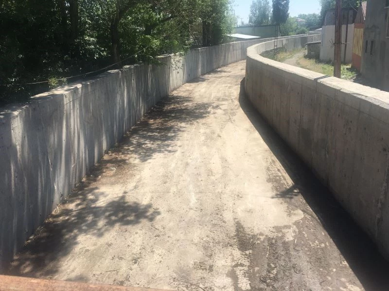 Kars’ta Bülbül Deresi’nin çöpleri temizleniyor
