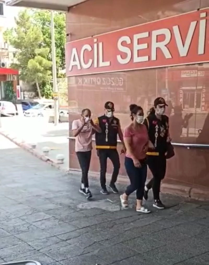 Kuyumcuya sahte altın satan 2 kişi yakalandı
