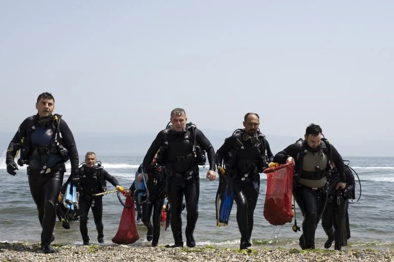 Bursagaz çevre takımı, müsilaj ve çöp temizliği yaptı
