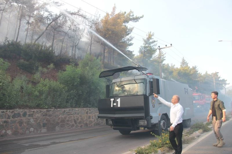 İçmeler yolunda alevler yolu kapattı
