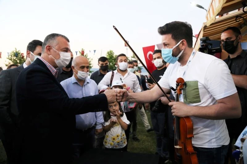 Büyükşehir yerel müzisyenlere desteğe devam ediyor
