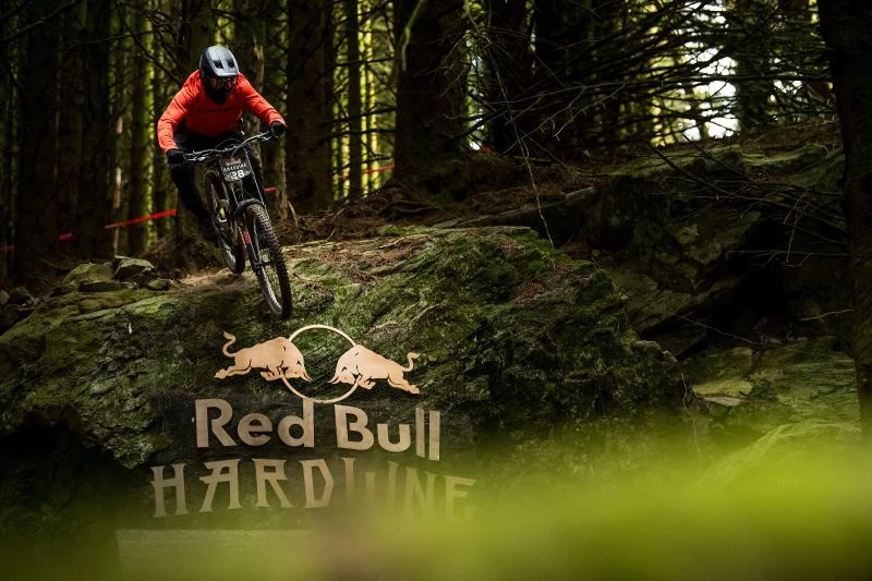 Red Bull Hardline Dağ Bisikleti’nin kazananı Briton Bernard Kerr oldu
