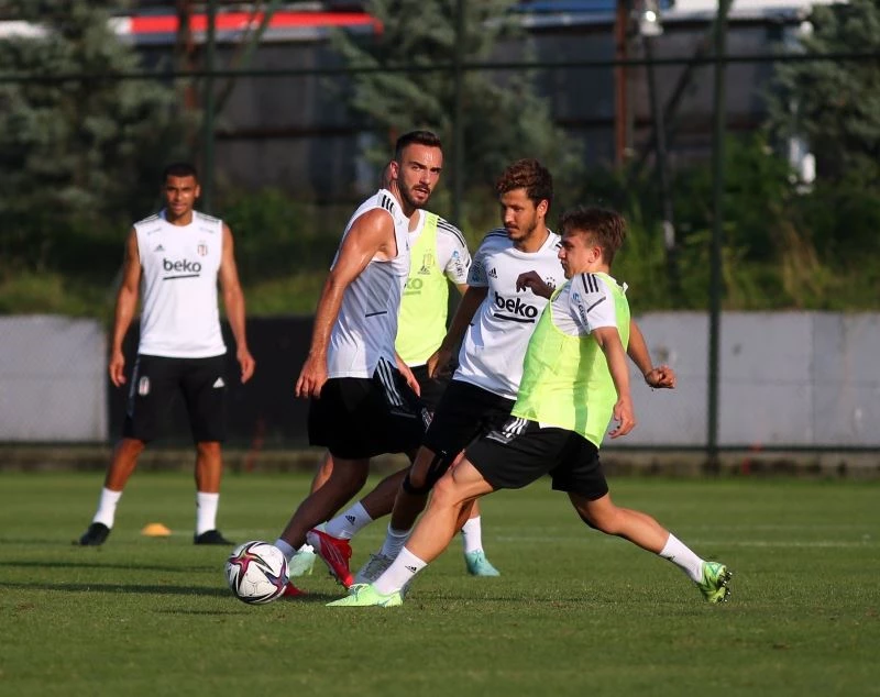 Yeni transfer Rosier, antrenmana geldi
