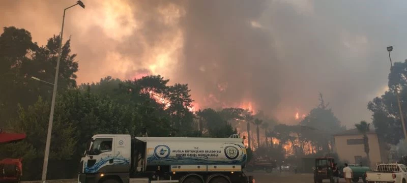 Marmaris’te ilk belirlemelere göre 1 fabrika, 27 ev ve 1 araç yandı
