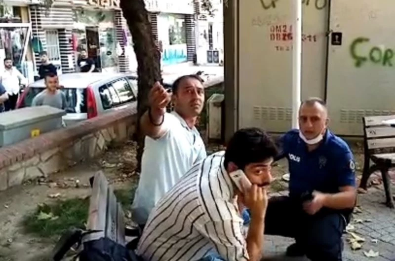 Yaktığı evini bankta oturup izledi
