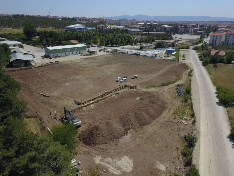 Çorum’da belediye iki sentetik sahanın yapımına başlandı
