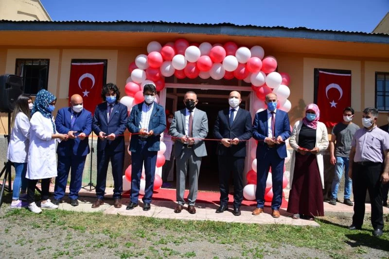 Vali Hüseyin Öner, Göle ilçesinde Atölye ve Laboratuvar açılışı programlarına katıldı
