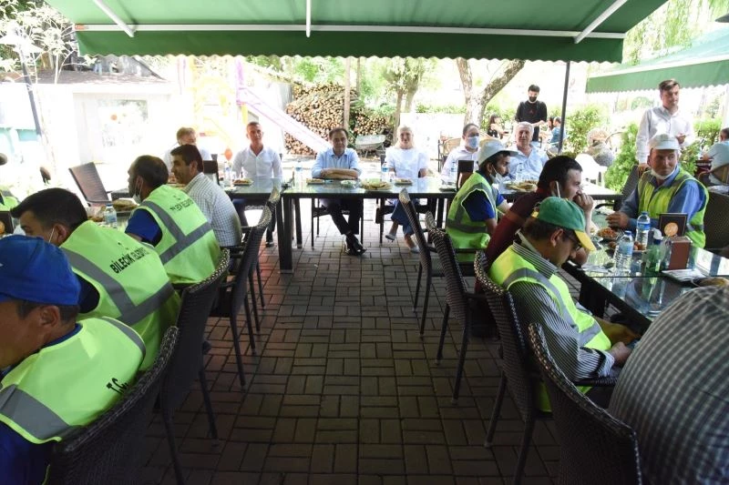 Başkan Şahin temizlik işçileriyle bir araya geldi

