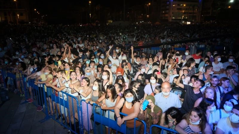 Pandemi sonrası İskenderunlular Ferhat Göçer konseri ile coştu
