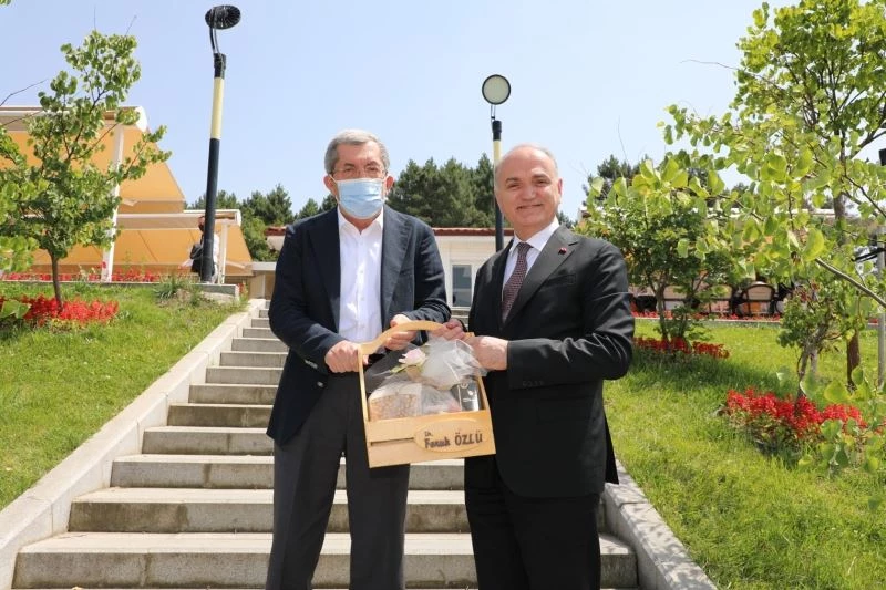 Başkan Özlü, Rafet Vergili’yi ağırladı
