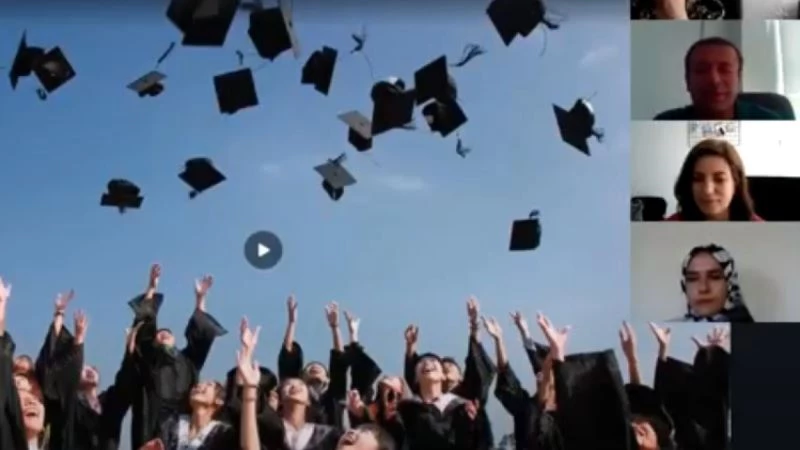 Çevrim içi mezuniyet töreni
