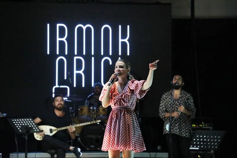 İnegöl, Irmak Arıcı konseriyle yaza merhaba dedi
