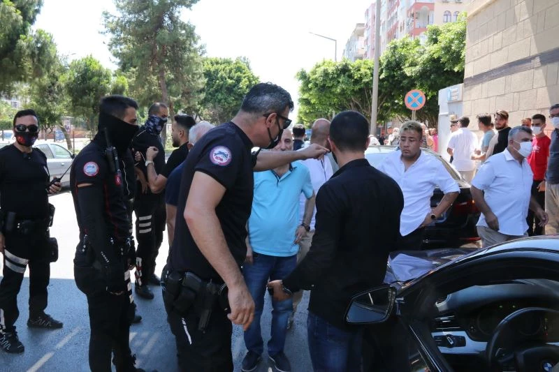 Düğün konvoyunda rastgele ateş edip, polisleri peşine taktı
