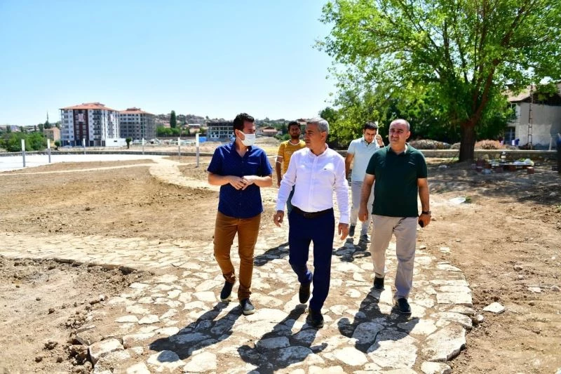 Yeşilyurt Belediyesi Kaynarca Sosyal Tesisleri ve park alanında çalışmalar yoğunlaştı
