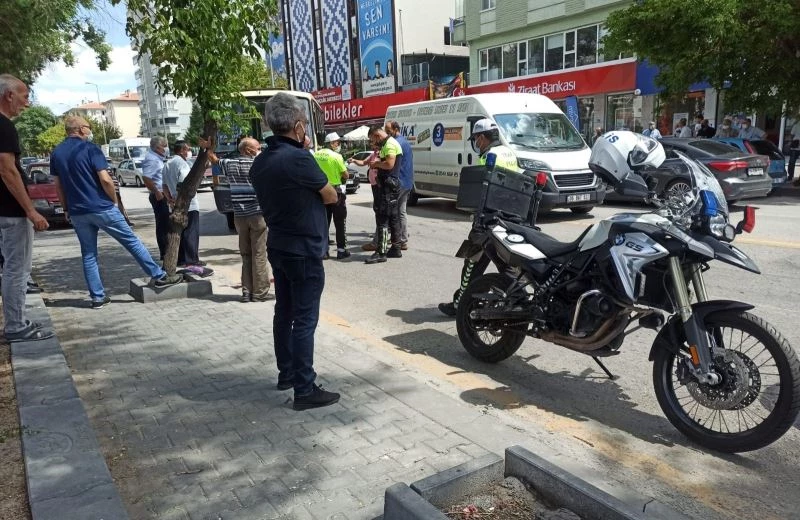 Emekli maaşını çektikten sonra minibüs çarptı, hayatını kaybetti
