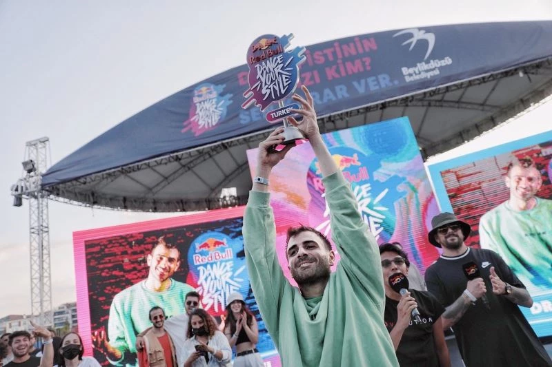 Red Bull Dance Your Style’da kazanan Akay Üstünel oldu
