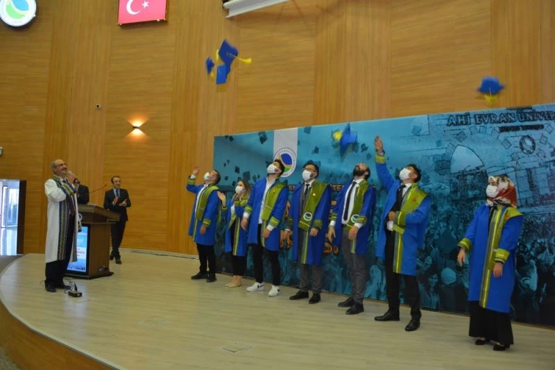 Kırşehir AEÜ’de 2020 - 2021 akademik yılı mezuniyet töreni yapıldı
