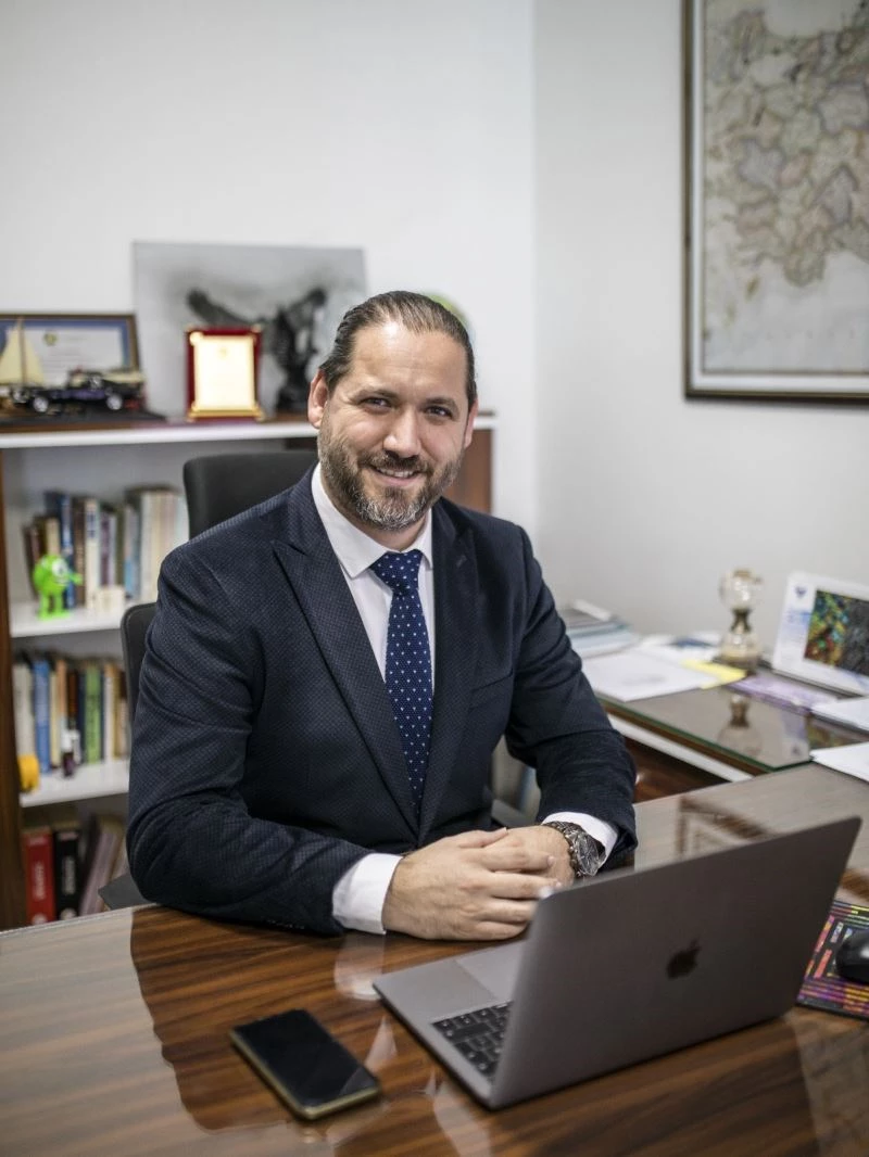 Otopark yerleri uygulama ile görülebilecek
