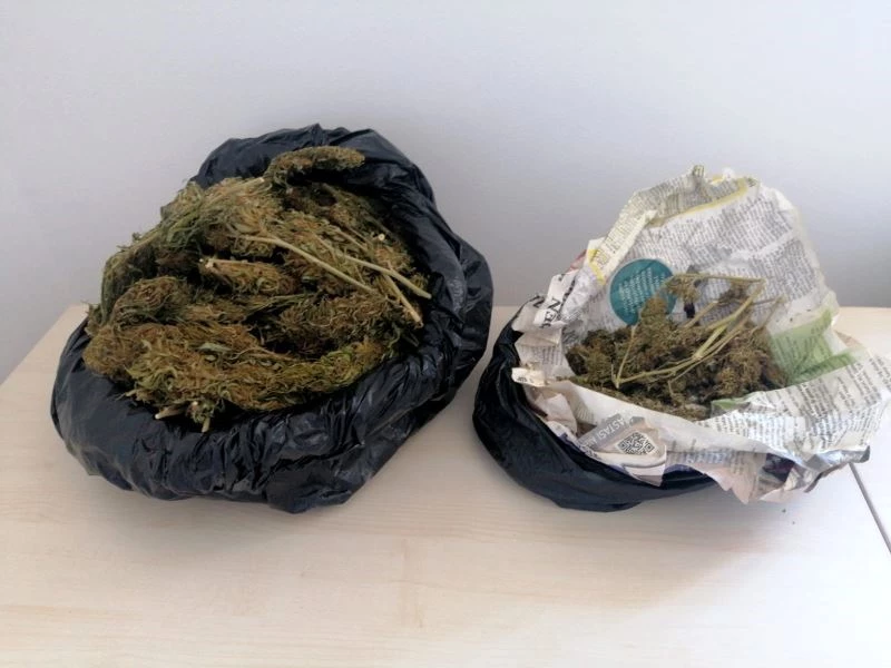 Motosiklet koltuğunun altına gizlenmiş 1,5 kilogram uyuşturucu yakalandı
