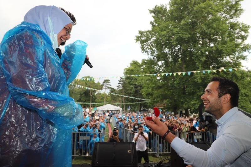 Konserde sürpriz evlilik teklifi
