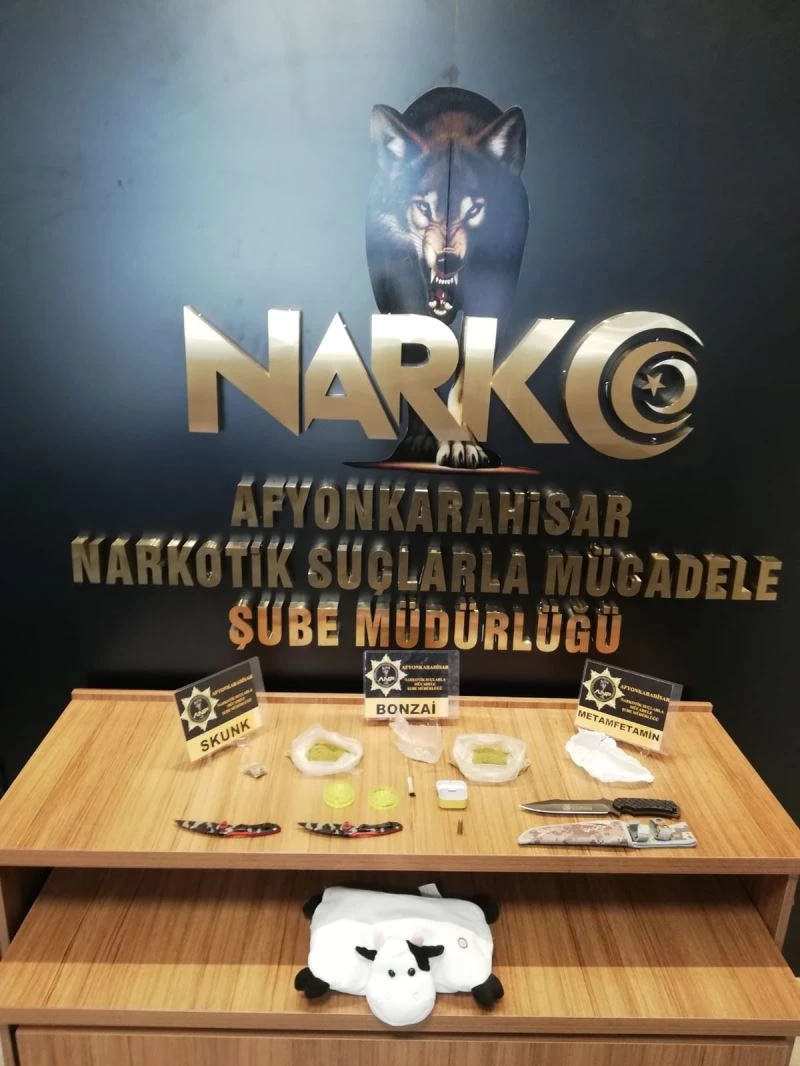 Oyuncak peluş kuzu içerisinde uyuşturucu maddeler çıktı
