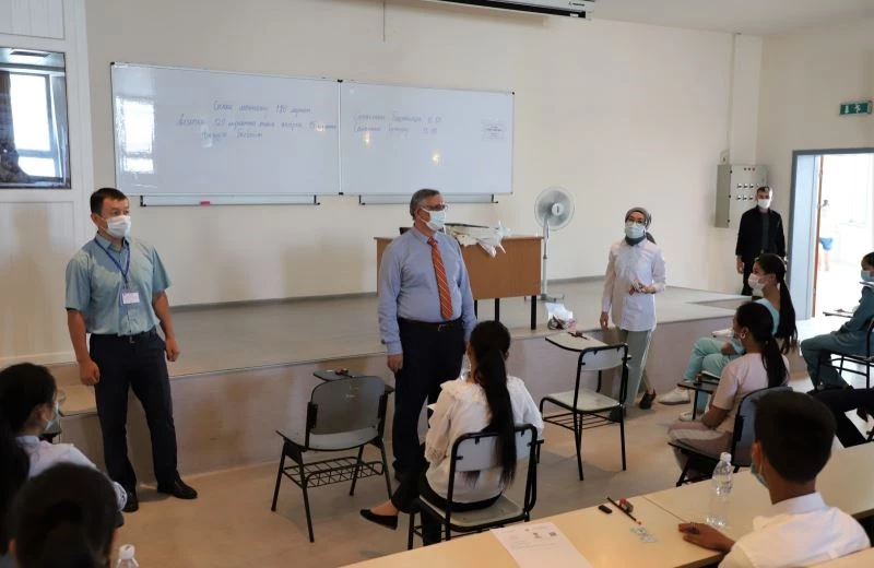 Rektörden sınava geç kalan öğrencilere makam aracı tahsisi
