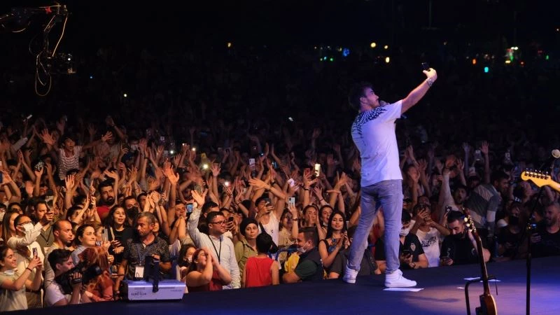 Mustafa Ceceli pandemi sonrası ilk konserini Hatay’da verdi
