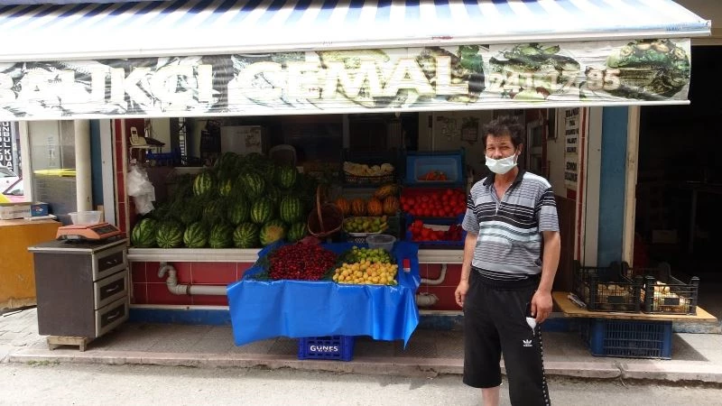 Balık tezgahları yerini manav tezgahlarına bıraktı

