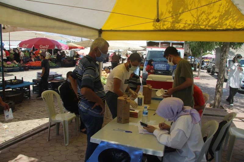 Pazar yerlerinde anonslu aşı uygulaması devam ediyor
