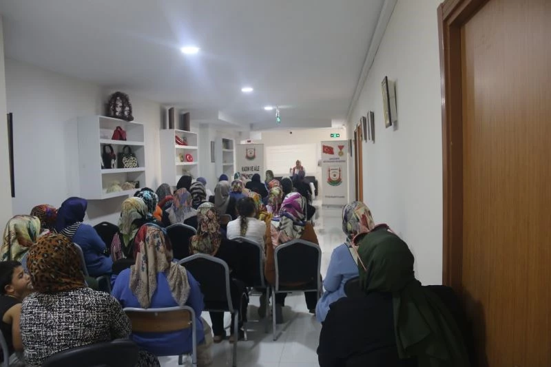 Kursiyerlere “Helikopter ebeveynlik” uyarısı
