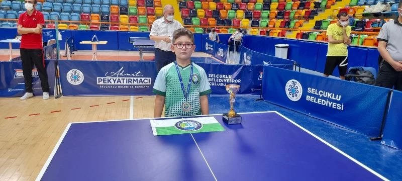 Salihlili masa tenisçisi milli takımda
