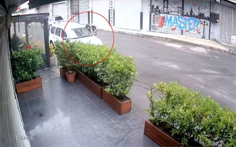 (Özel) Park halindeki araçtan telefon çaldı, kimsenin ruhu bile duymadı
