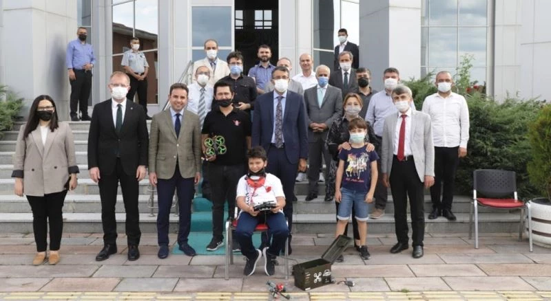 Türkiye üçüncüsü Doruk’tan DPÜ’de gösteri uçuşu
