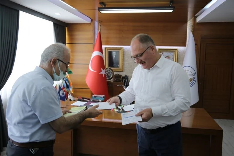 Başkan kurban vekaletini Hayat Ağacı Derneğine verdi
