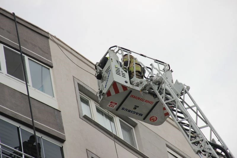 Yangında asansörde mahsur kalan kişi kurtarıldı
