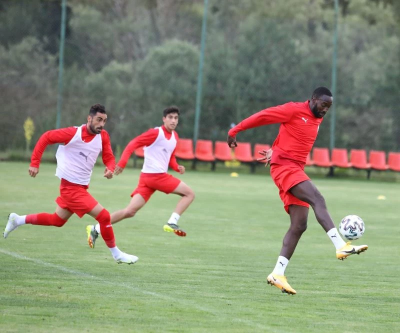 Yiğidolar günü üç idmanla tamamladı
