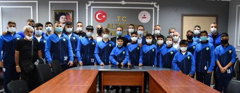 Altınovalı pehlivanların hedefi kürsü yapmak
