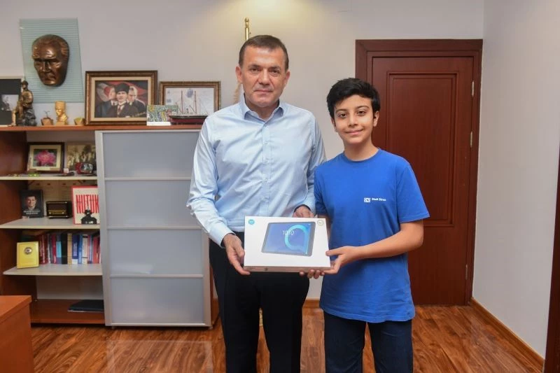 LGS birincisi Ekin, Başkan Özyiğit ile buluştu
