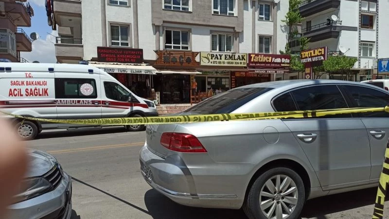 Ankara’nın Mamak ilçesinde aile içinde yaşanan kavgada ilk bilgilere göre 4 kişi hayatını kaybetti.
