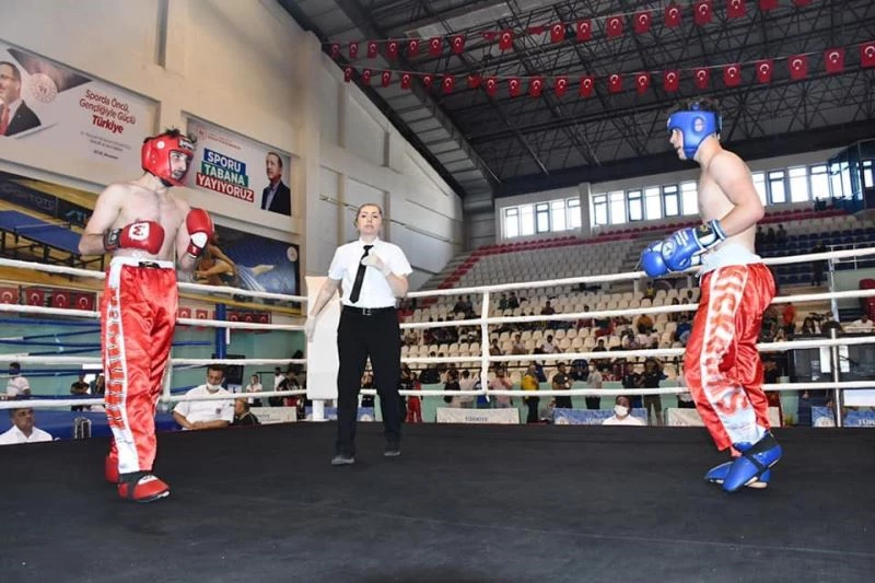 Kick Boks Türkiye Şampiyonasında Denizlili sporcular milli formayı giymeye hak kazandı
