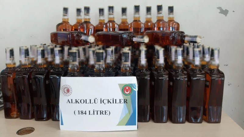 12 kişiyi öldüren sahte içkiler yurda giriş yapmadan ele geçirildi
