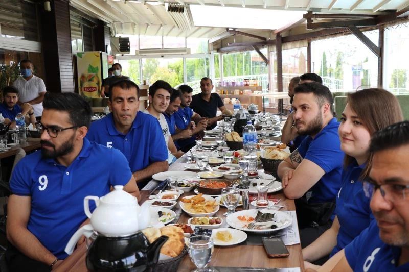 Başkan Köse Tekerlekli Sandalye Basketbol takımıyla buluştu
