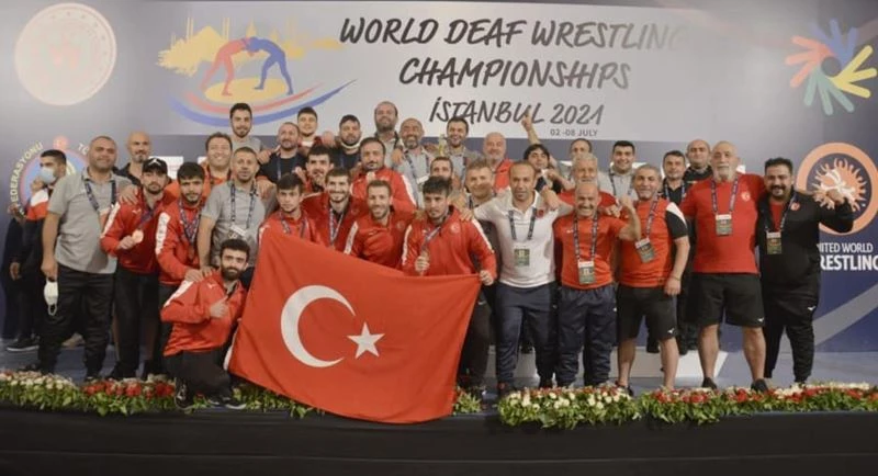 Bartın Üniversitesi öğrencisi Bartu Akdemir, İşitme Engelliler Dünya Güreş ikincisi oldu
