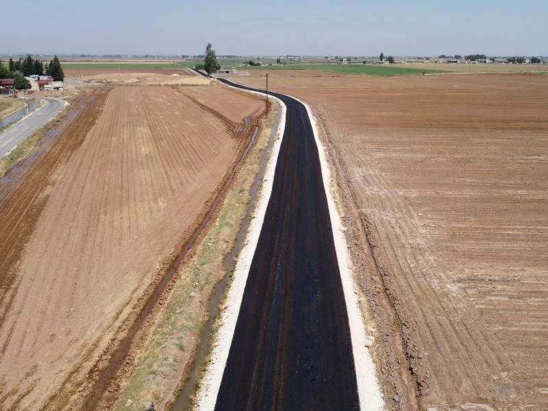 Bozova kırsalındaki yollar asfaltla buluşturuluyor
